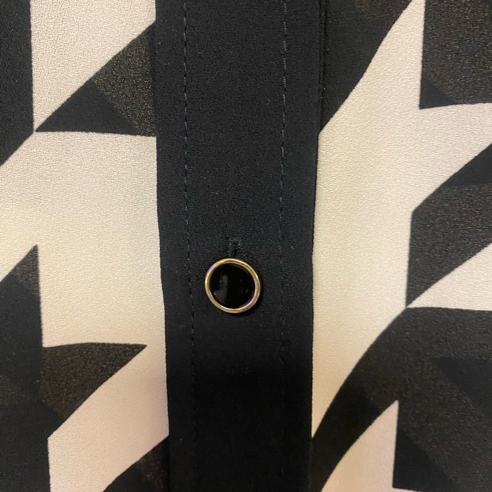 Anne Klein Black and White Houndstooth Shirt. Size 14 - Picture 6 of 7